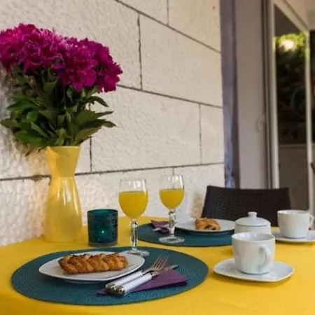 Hitri - One Bedroom With Terrace And Garden View