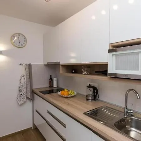 Apartmán Hitri - One Bedroom With Terrace And Garden View *